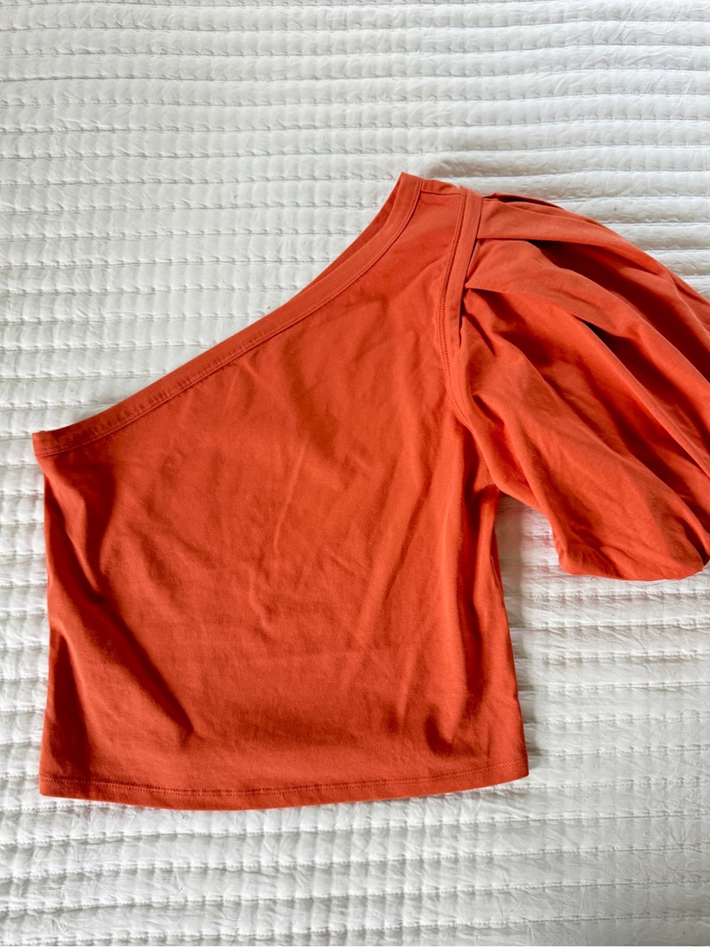 Express One-Shoulder Puff Sleeve Crop Top in Orange - XS